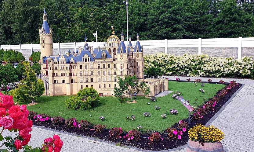 Bałtycki Park Miniatur i Latarnia Morska Kikut – wycieczki busem z Międzyzdrojów